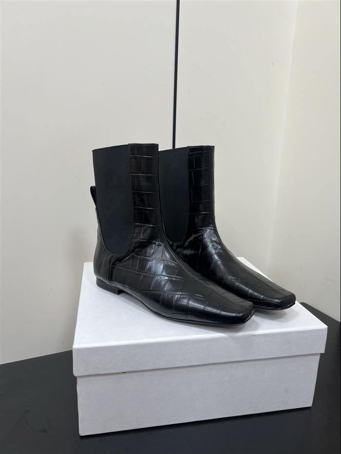 20251128174314423 370